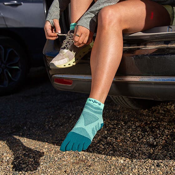 Injinji Ultra Run Womens Performance Midweight Mini Crew Glacier - Frontrunner Colombo